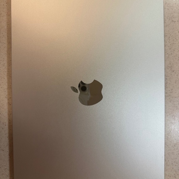 MacBook Air 13” Starlight M3 chip